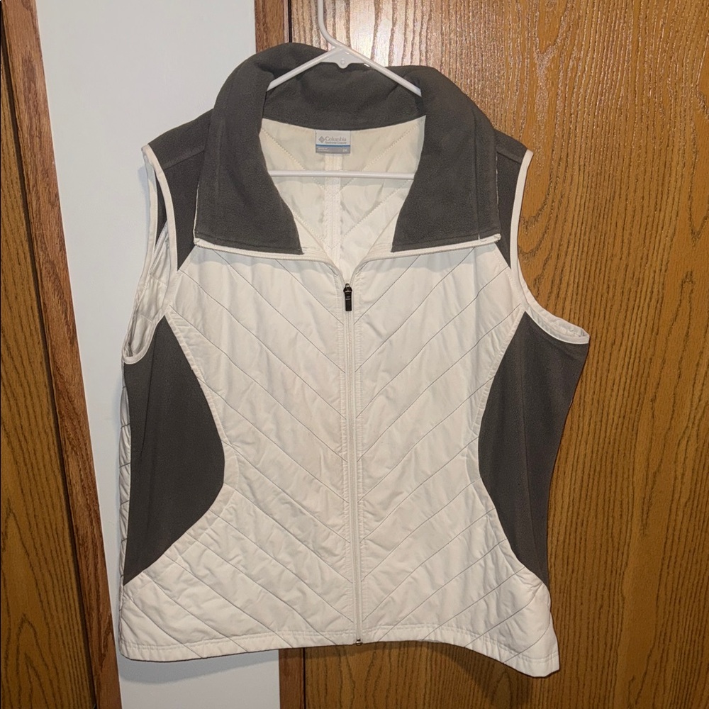 Columbia Women's White and Gray Vest
